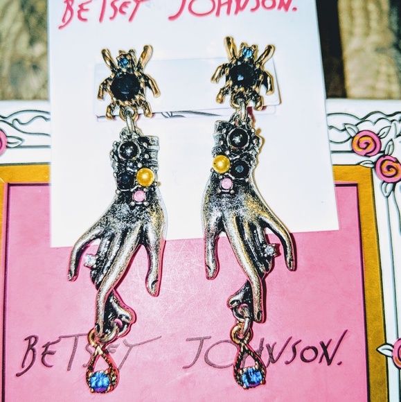 Betsey Johnson Jewelry - BETSEY JOHNSON EARRINGS 💋💋💋